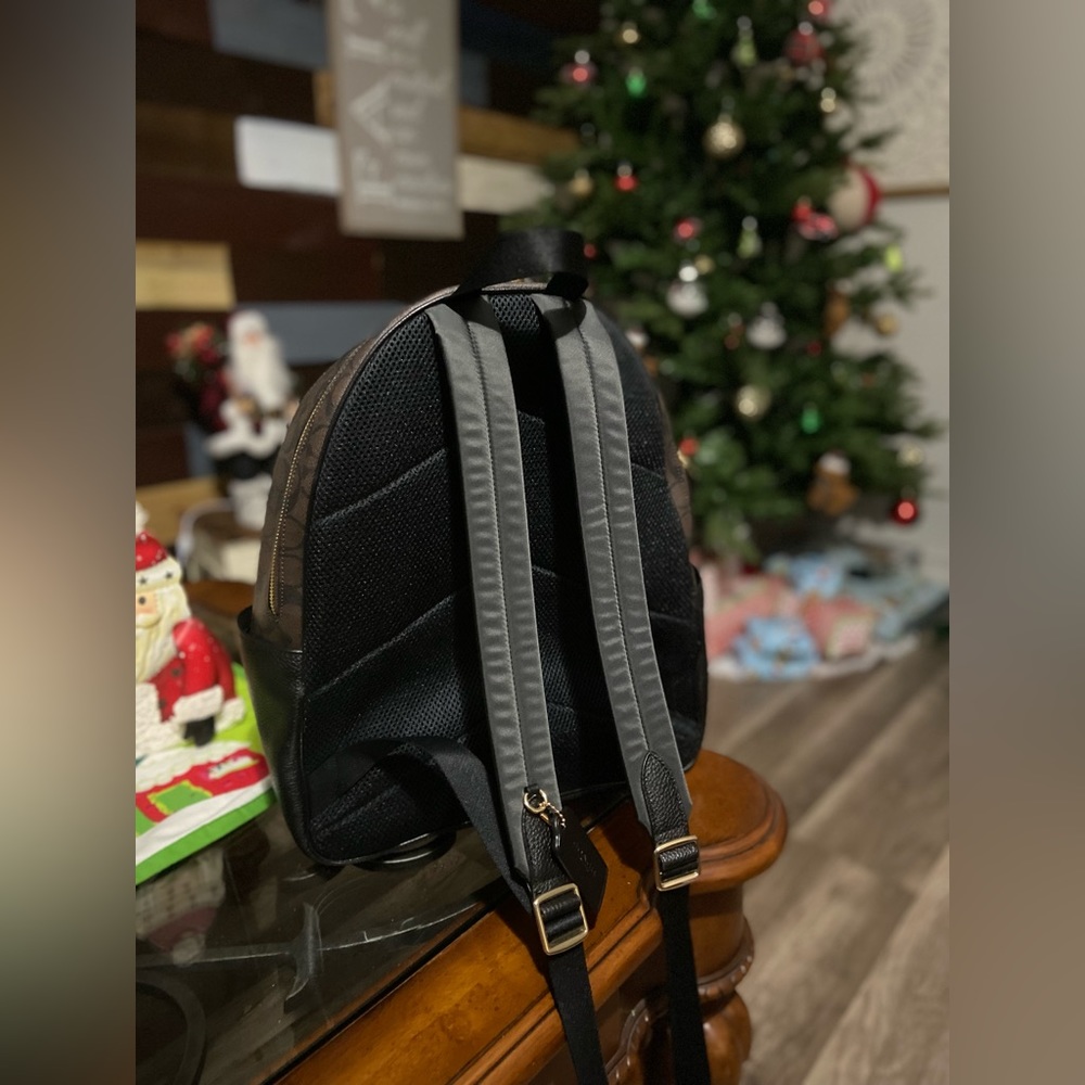 I am selling this Brand New Coach backpack, real leather, never been used. - Picture 4 of 4